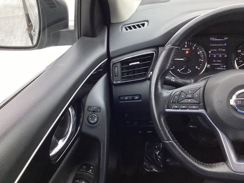 Used 2018 Nissan Rogue Sport SL image 31