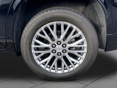 Used 2025 GMC Acadia Denali FWD image 11