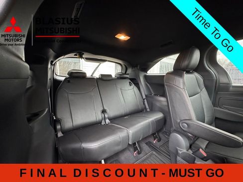 Used 2025 Toyota Sienna XSE w/ XSE Plus Package FWD image 25