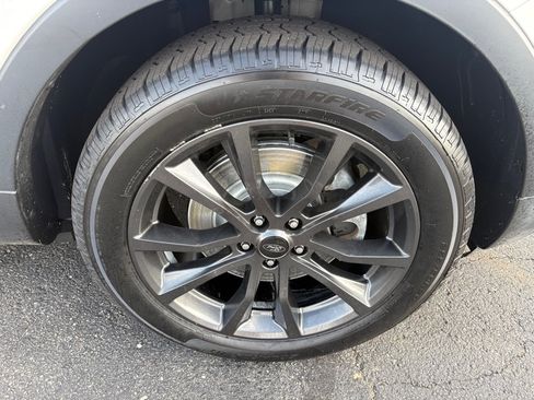 Used 2019 Ford Explorer XLT w/ Equipment Group 202A AWD/4WD image 23