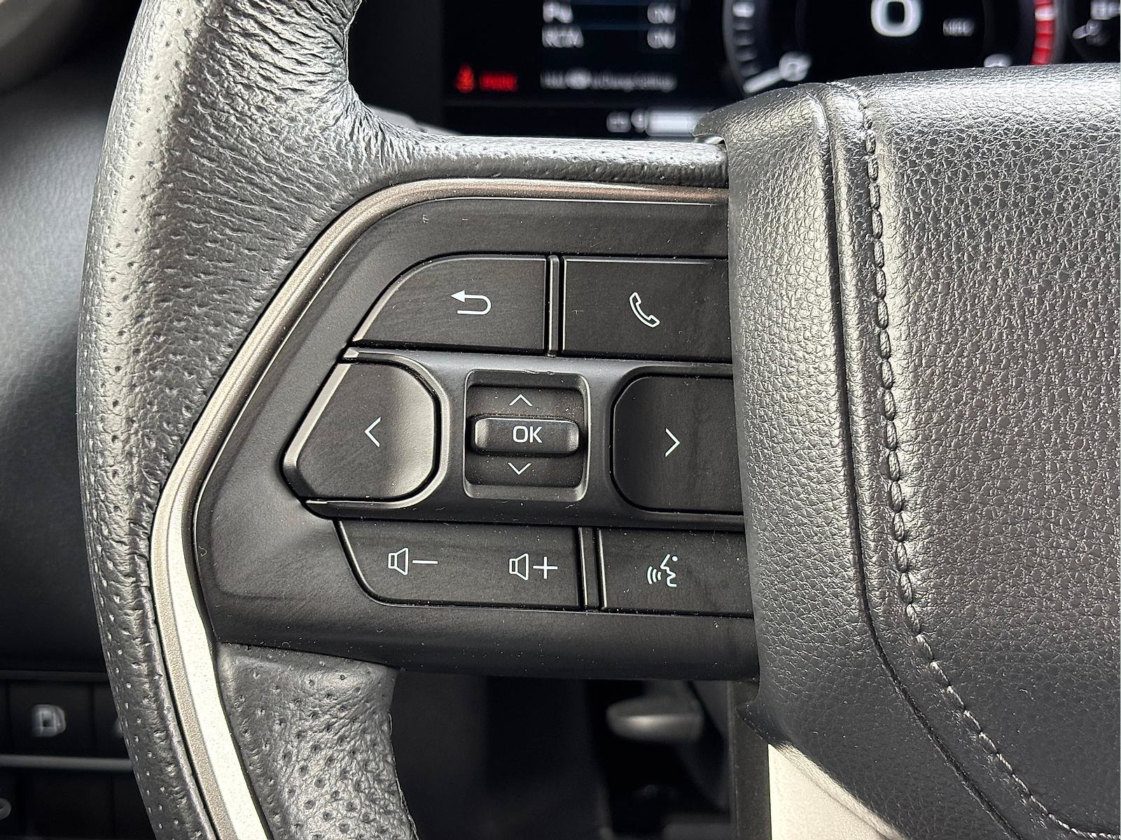 Used 2025 Toyota Sequoia SR5 AWD/4WD image 34