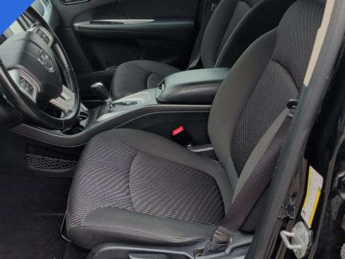 Used 2019 Dodge Journey SE w/ Connectivity Group FWD image 9