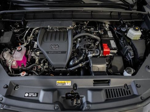 New 2026 Toyota Highlander Platinum image 19