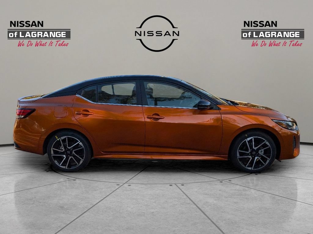 Certified 2025 Nissan Sentra SR FWD image 5