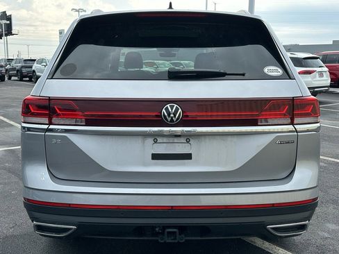 Used 2024 Volkswagen Atlas SE w/ Panoramic Sunroof Package image 3