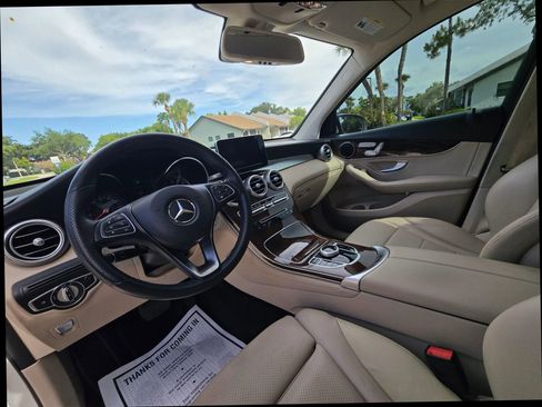 Used 2019 Mercedes-Benz GLC 300 w/ Premium Package image 12