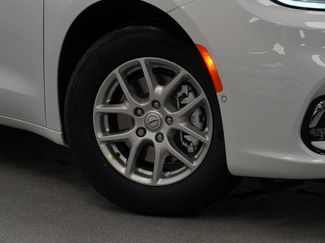 New 2026 Chrysler Pacifica Select FWD video 4