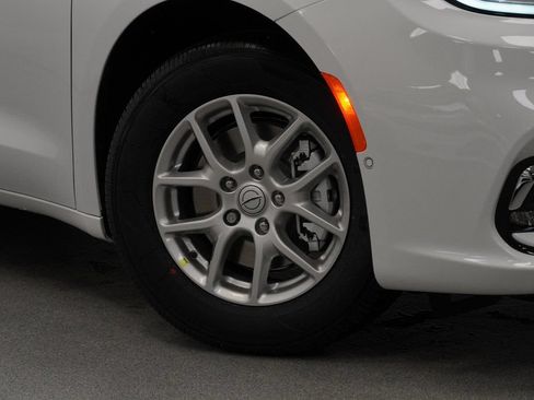 New 2026 Chrysler Pacifica Select FWD image 4
