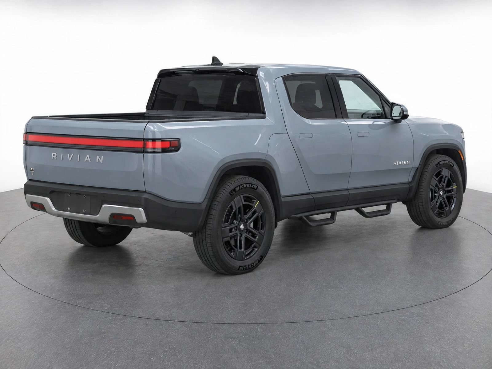 Used 2023 Rivian R1T Adventure Dual AWD/4WD image 3