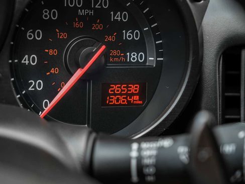 Used 2020 Nissan 370Z NISMO RWD image 21