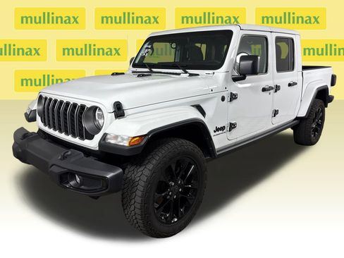 Used 2025 Jeep Gladiator Sport AWD/4WD image 14