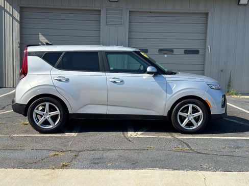 Used 2020 Kia Soul LX FWD image 7