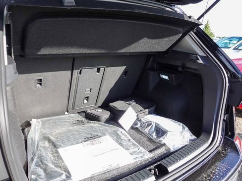 New 2025 Volkswagen Taos SEL image 27