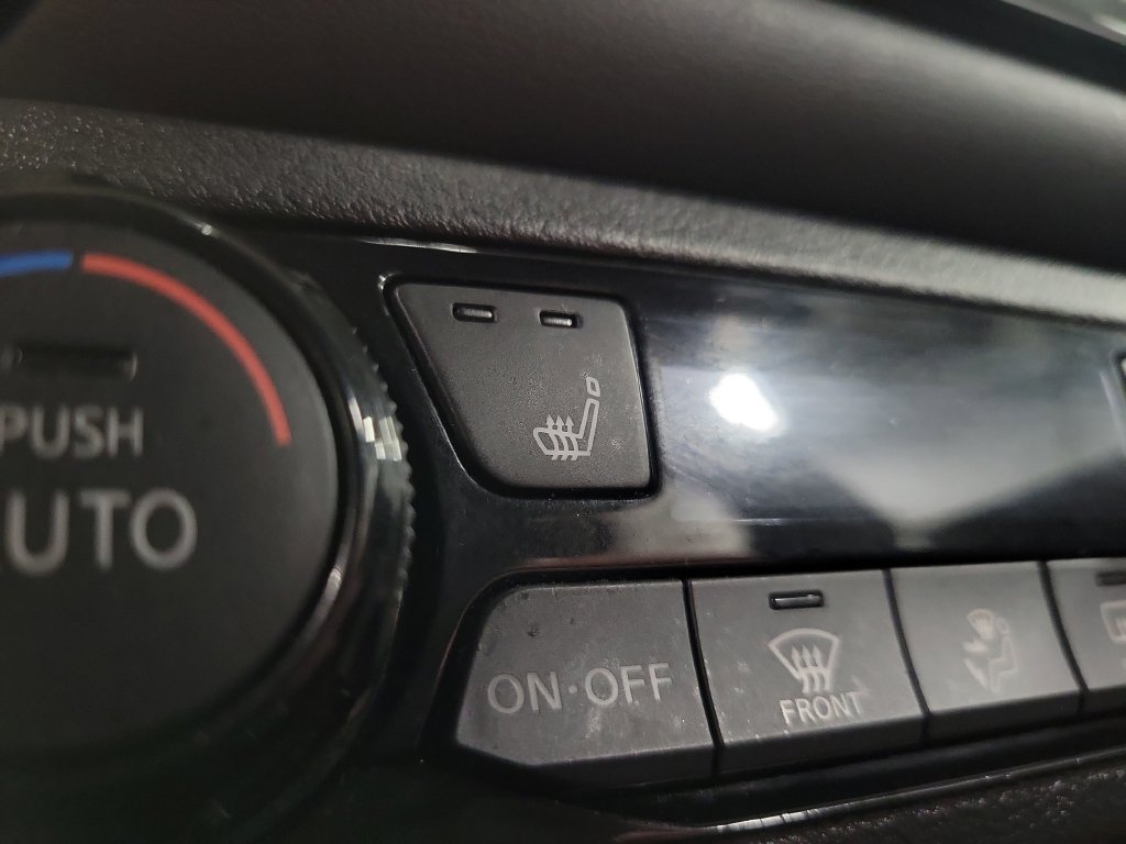Used 2023 Nissan Kicks SR w/ SR Premium Package FWD image 20