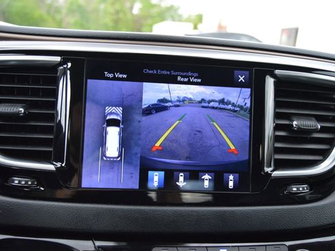 Used 2017 Chrysler Pacifica Touring-L Plus image 13