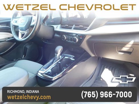 Used 2025 Chevrolet Trax LT w/ Driver Confidence Package FWD image 17