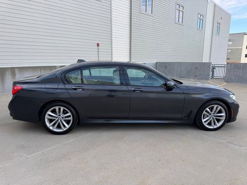 Used 2017 BMW 750i xDrive image 2
