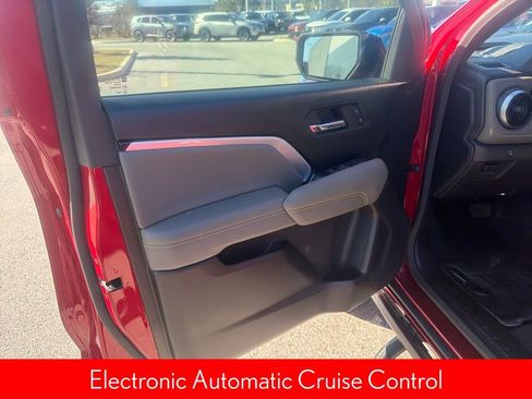 Used 2024 Chevrolet Colorado ZR2 w/ Technology Package image 14