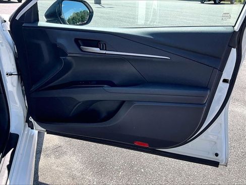 Used 2025 Toyota Camry SE FWD image 12