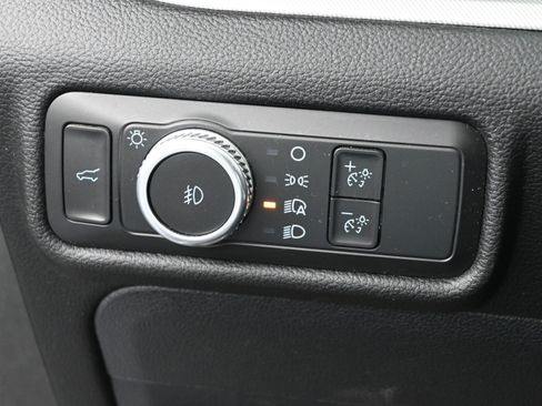 Used 2022 Ford Explorer XLT w/ Equipment Group 202A RWD image 20