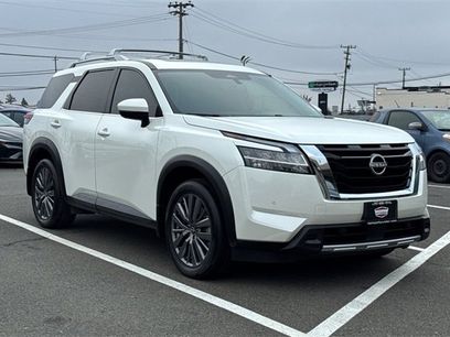 Used 2024 Nissan Pathfinder SL w/ SL Premium Package