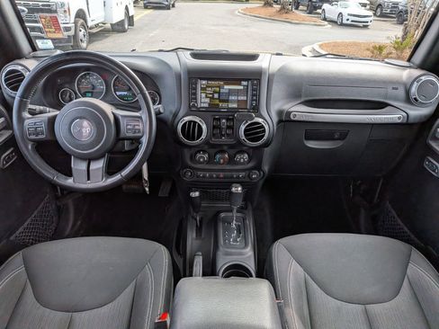 Used 2015 Jeep Wrangler Unlimited Sahara w/ Connectivity Group image 8