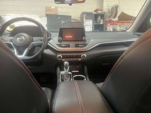 Used 2024 Nissan Altima 2.5 SR image 14