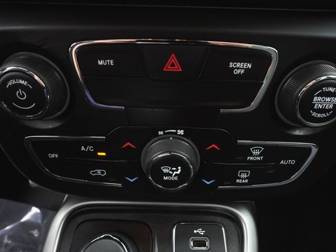 Used 2019 Jeep Compass Latitude w/ Popular Equipment Group image 27