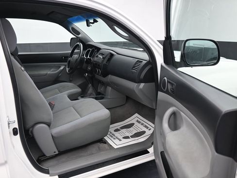 Used 2011 Toyota Tacoma Base image 12