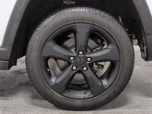 Certified 2023 Jeep Grand Cherokee Altitude image 14