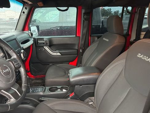 Used 2016 Jeep Wrangler Unlimited Sahara w/ Connectivity Group AWD/4WD image 9