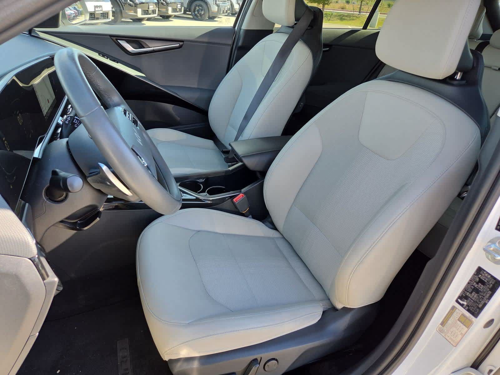 Certified 2023 Kia Niro EX FWD image 15