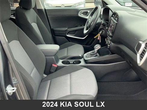 Used 2024 Kia Soul LX w/ Option Group 015 image 16