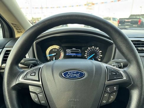 Used 2017 Ford Fusion SE FWD image 20