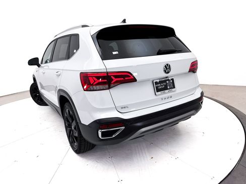 Used 2022 Volkswagen Taos SEL w/ Panoramic Sunroof Package FWD image 7