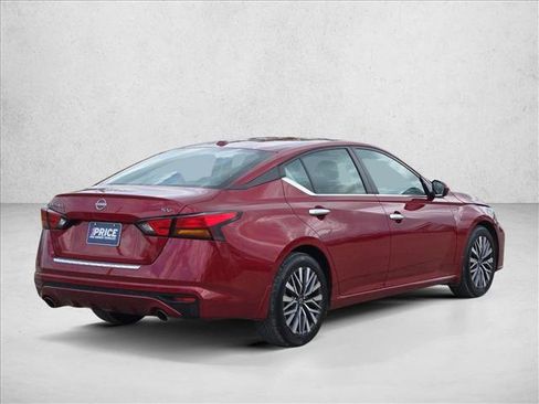 Used 2023 Nissan Altima 2.5 SV w/ SV Premium Package image 5