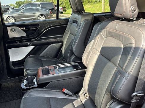Used 2020 Lincoln Aviator Reserve w/ Equipment Group 202A AWD/4WD image 16