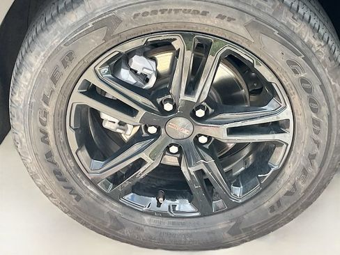Used 2024 GMC Terrain AT4 w/ Tech Package AWD/4WD image 33