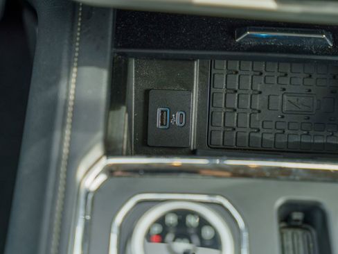 Used 2024 Ford Expedition XLT AWD/4WD image 32