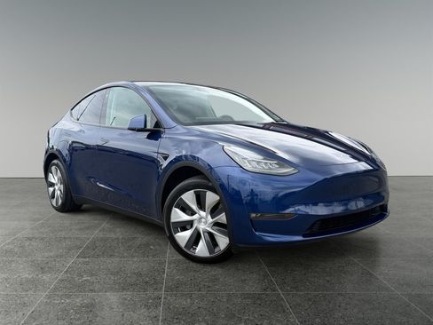 Used 2021 Tesla Model Y Long Range AWD/4WD image 8