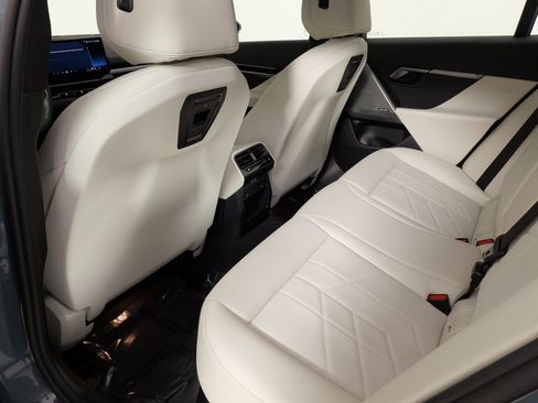 Used 2024 BMW 530i xDrive image 37