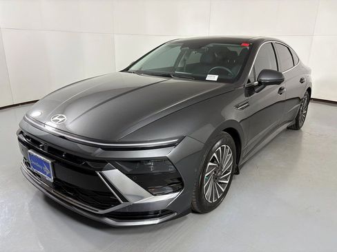 Used 2025 Hyundai Sonata Limited image 4
