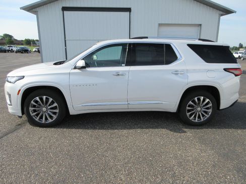 Certified 2022 Chevrolet Traverse Premier w/ LPO, Floor Liner Package AWD/4WD image 8