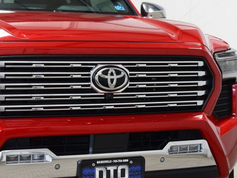 Used 2025 Toyota Tacoma Limited AWD/4WD image 9