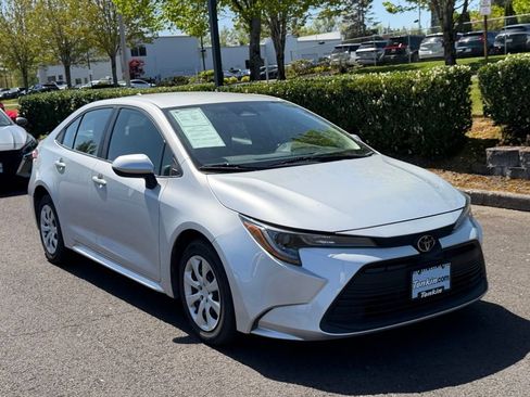 Used 2023 Toyota Corolla LE FWD image 2