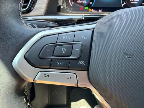 Used 2024 Volkswagen Atlas SE FWD image 28