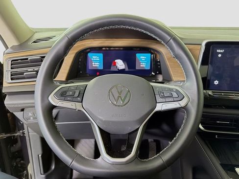 New 2025 Volkswagen Atlas SE image 12