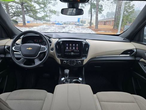 Used 2023 Chevrolet Traverse LS image 12