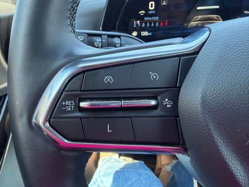 Used 2025 Chevrolet Equinox LT FWD image 18