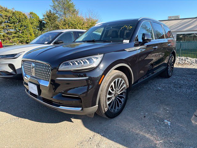 Used 2023 Lincoln Aviator AWD w/ Premium Package image 3